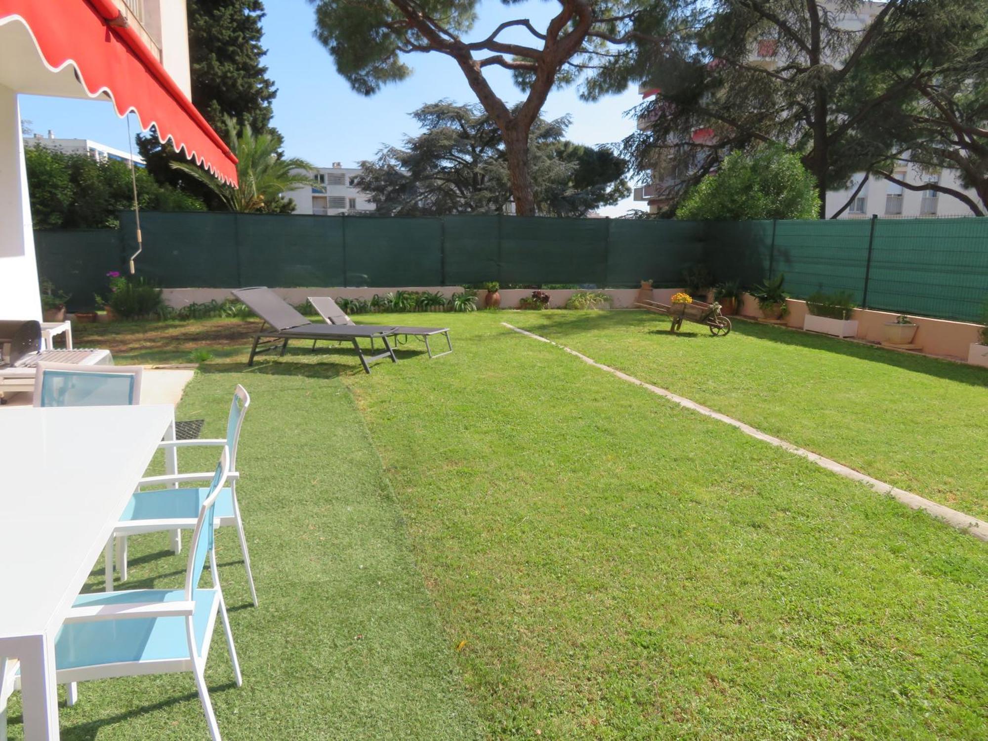 Superbe Rez De Jardin Dans Residence Au Calme Nisa Exterior foto